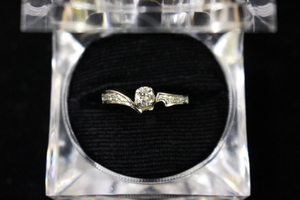  White Gold Diamond Ring