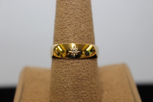  10kt Yellow gold band, Star Engraving with Diamond