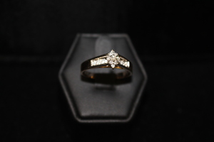  10kt Yellow Gold Cluster Ring