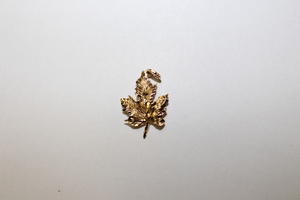  10kt Gold Maple Leaf Pendant