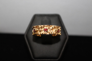  14kt Yellow Gold Nugget Style Red Stone Band