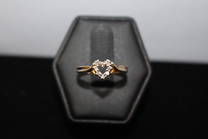  Sparkling Diamond Cluster Heart Ring – 10kt Gold