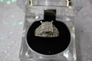  14KT White Gold Diamond Cluster Ring – 7.56g – Size 7 – Unique Square Raised To